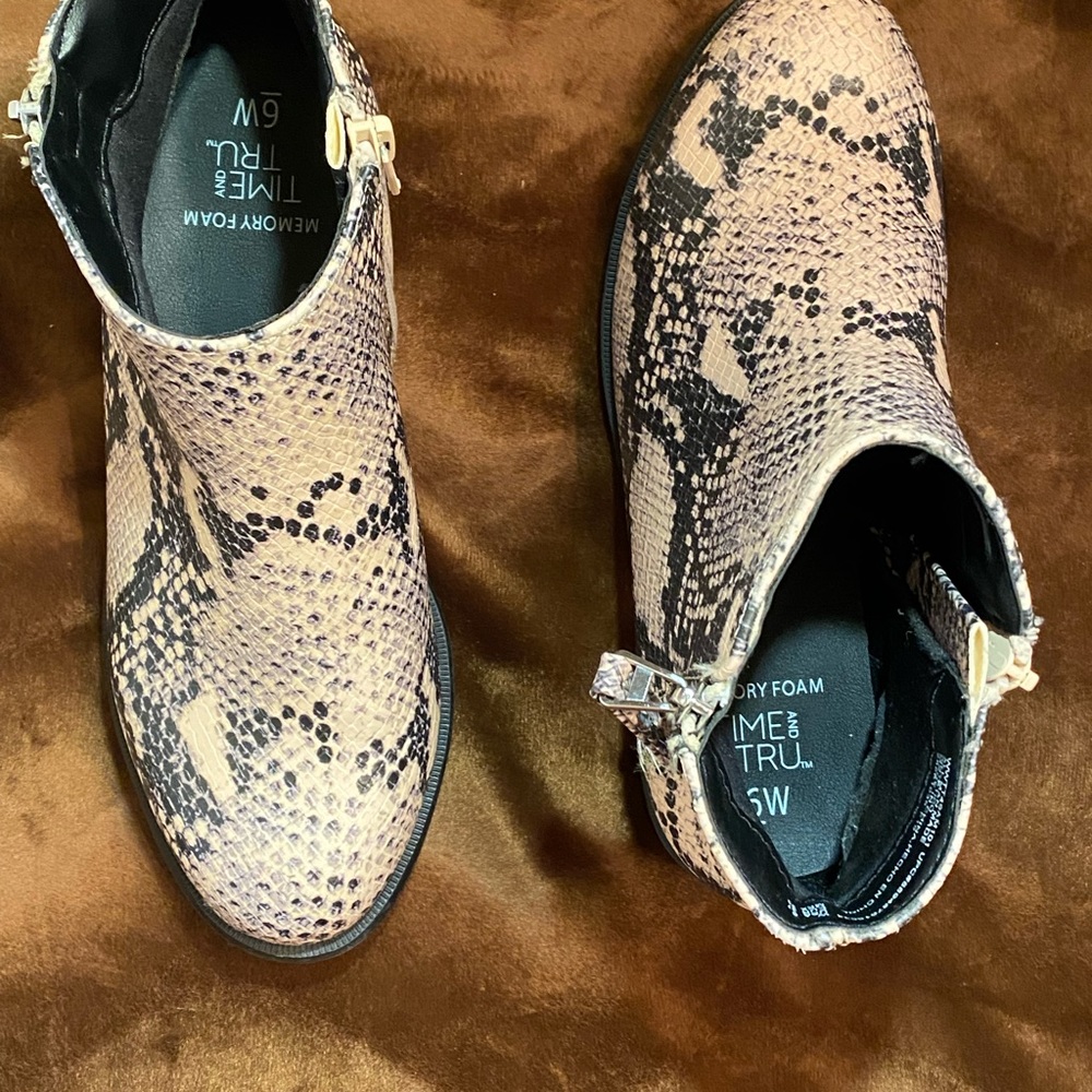Snakeskin ankle boots, zips on the inside, has decorated zipper on the outside